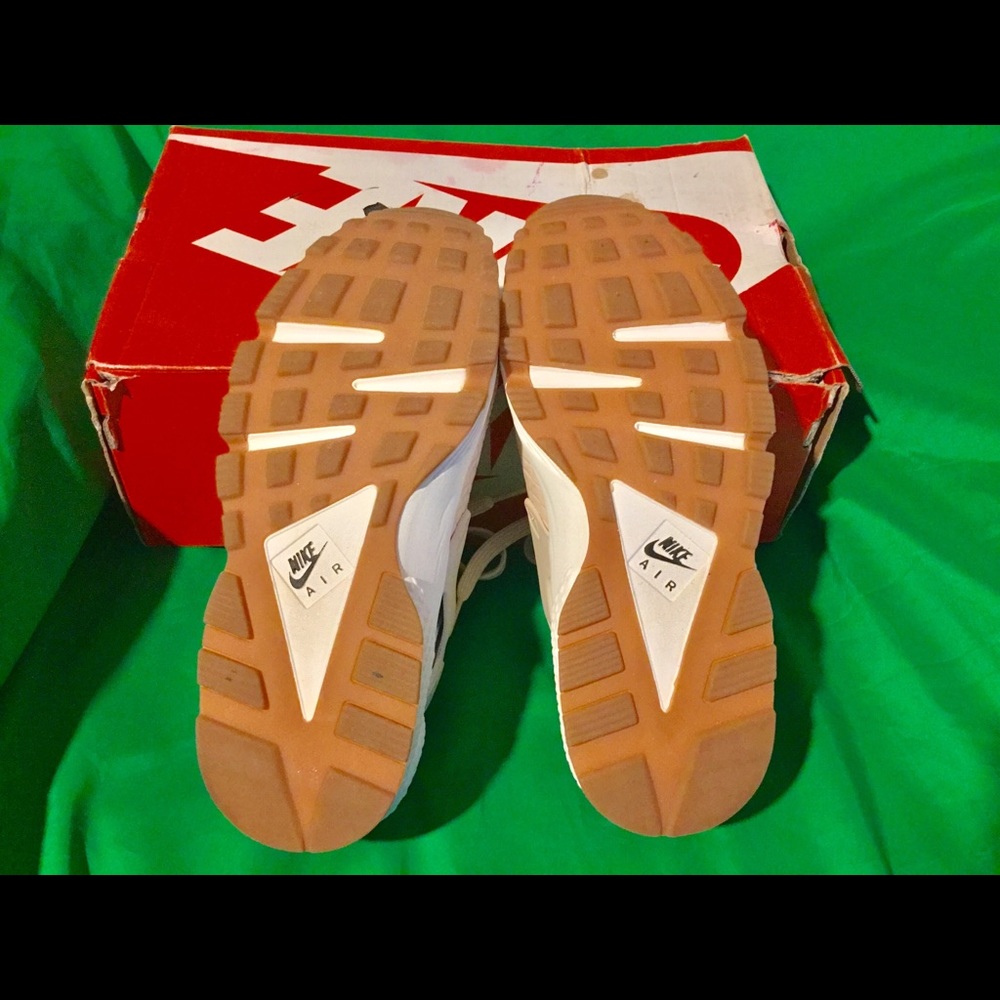 Nike Air Huarache Running Shoes - Picture 4 of 8
